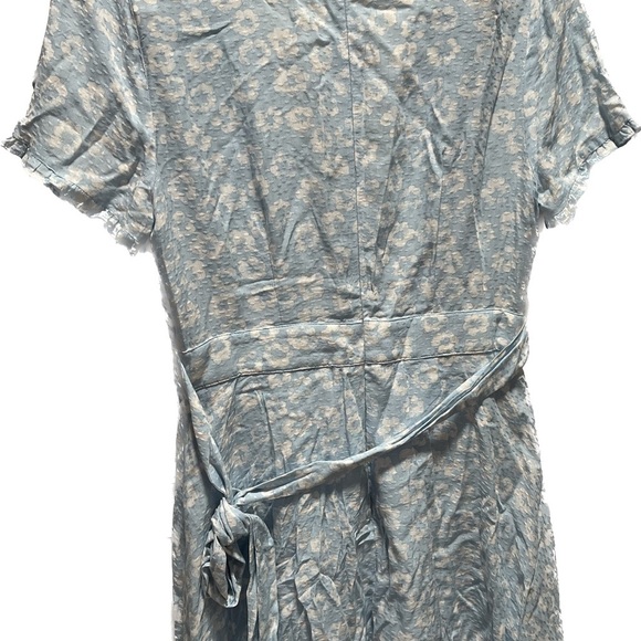 Gorgeous pastel blue & white Lulus mid thigh dress (D1) - Picture 4 of 8